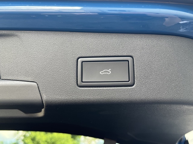2025 Volkswagen ID.4 Pro Plus photo 19