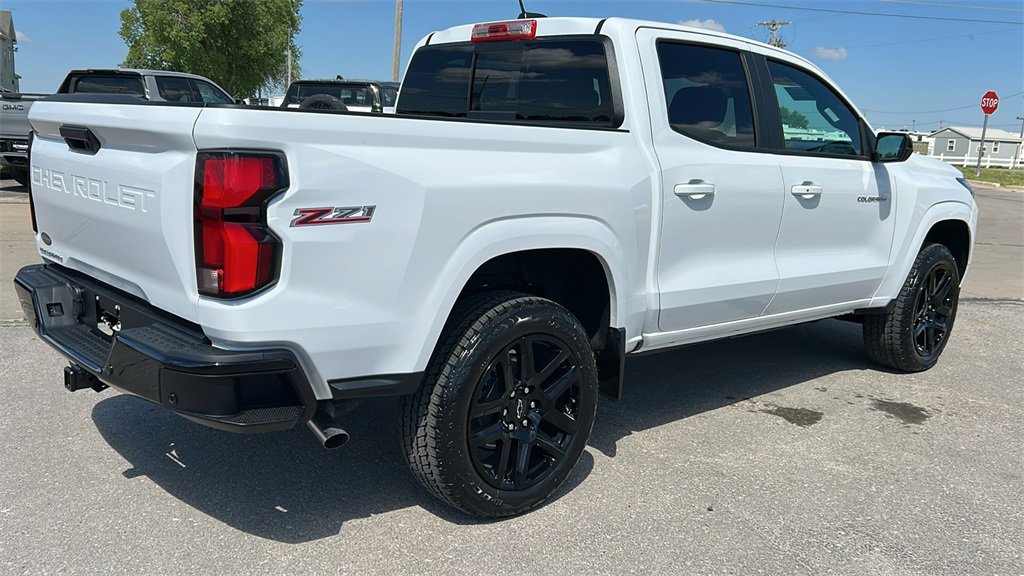 2025 Chevrolet Colorado Z71 photo 3