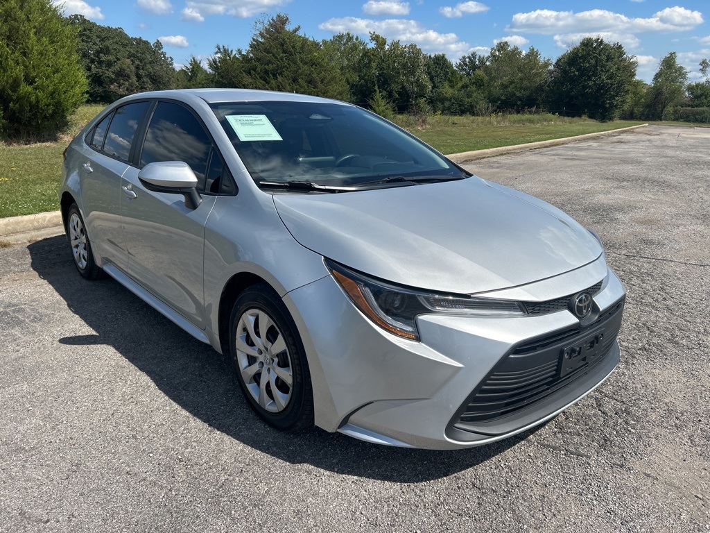 2023 Toyota Corolla LE photo 3
