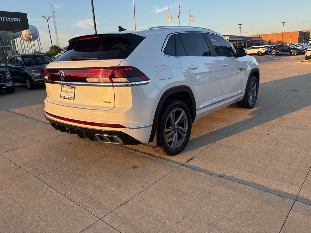 2024 Volkswagen Atlas Cross Sport SEL R-Line photo 5