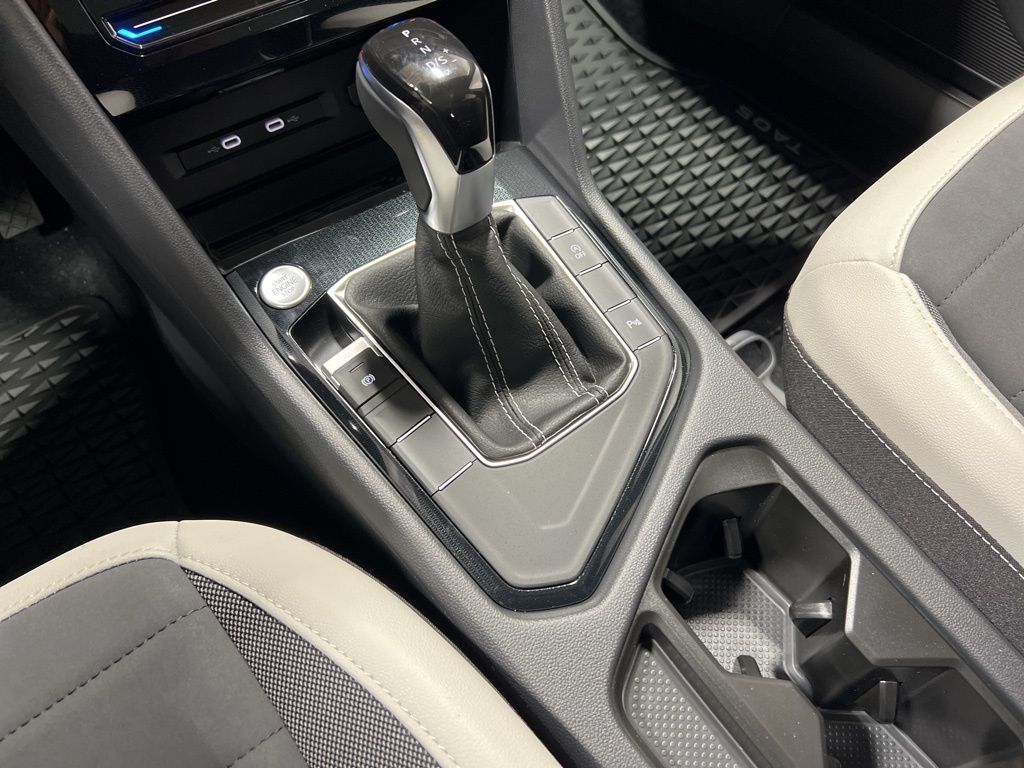2025 Volkswagen Taos SE photo 32