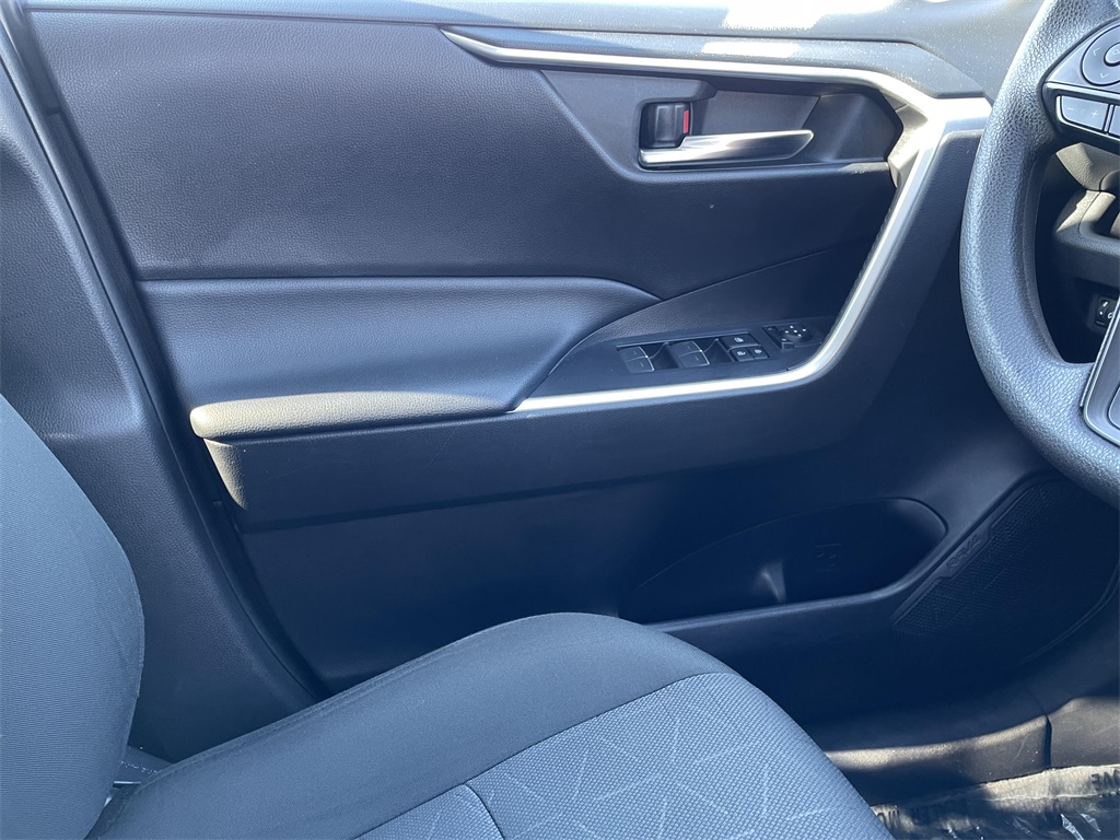 2022 Toyota RAV4 XLE photo 14