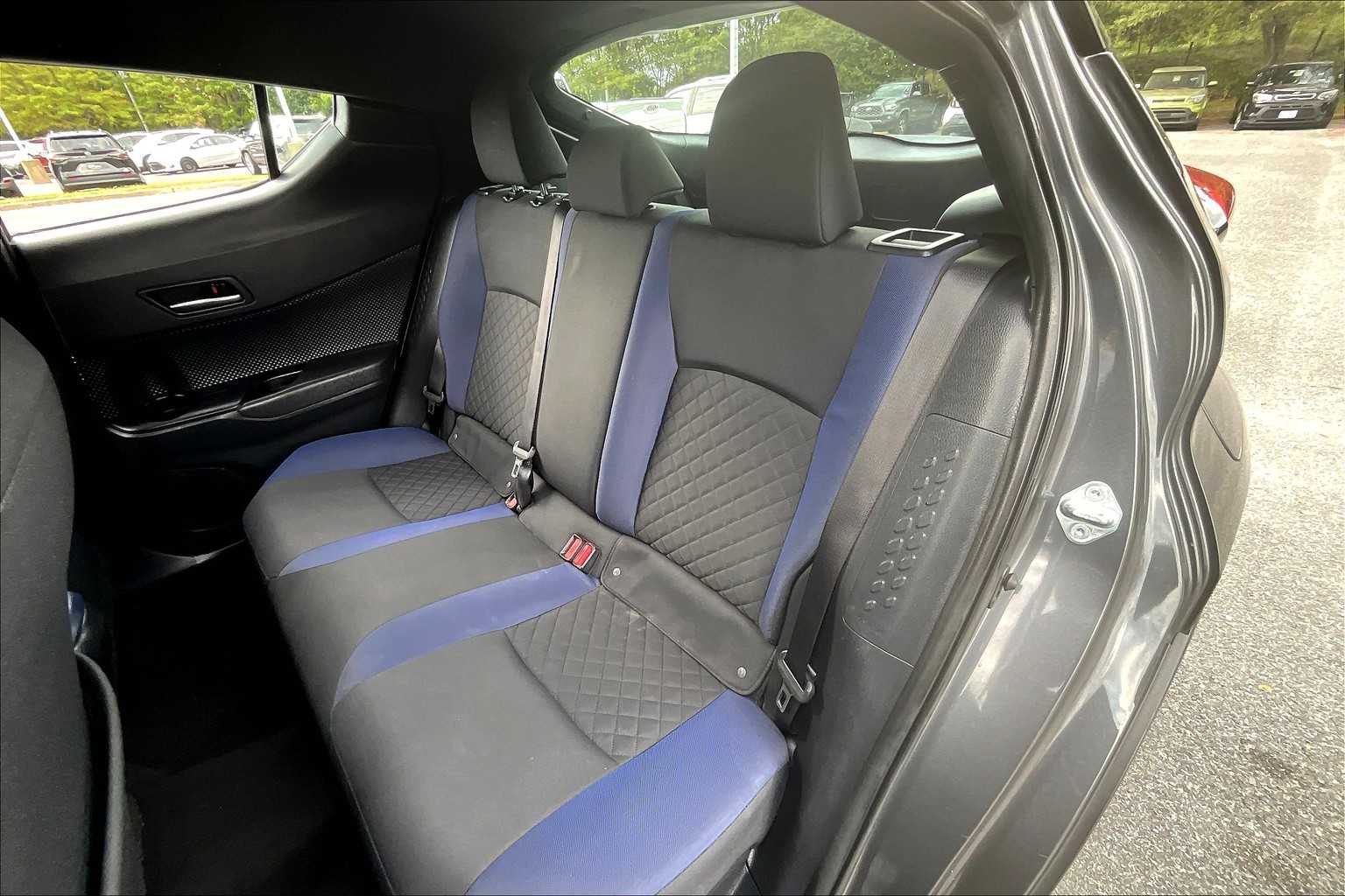 2021 Toyota C-HR XLE photo 18