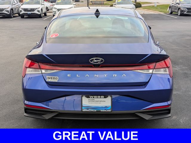 2022 Hyundai Elantra SEL photo 3