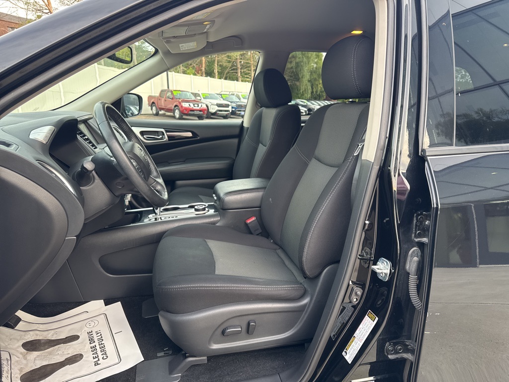 2018 Nissan Pathfinder SV photo 9