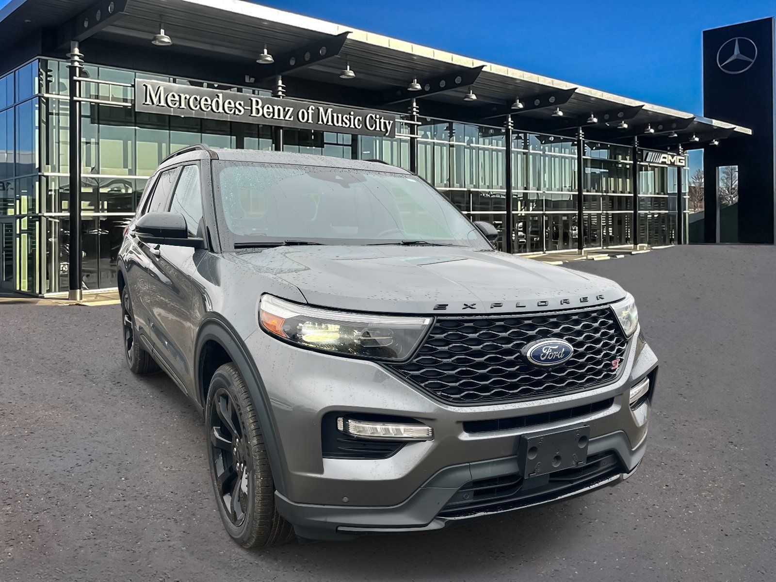 2022 Ford Explorer ST's photo