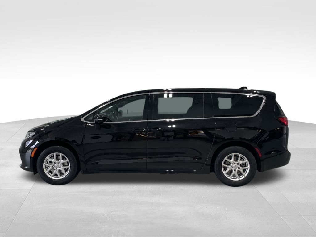 2025 Chrysler Pacifica photo 3