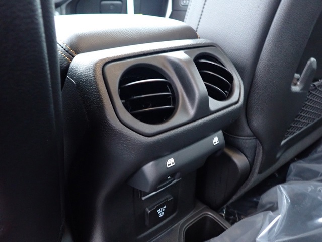 2025 Jeep Gladiator Sport photo 15