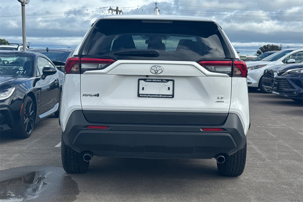 2024 Toyota RAV4 LE photo 4