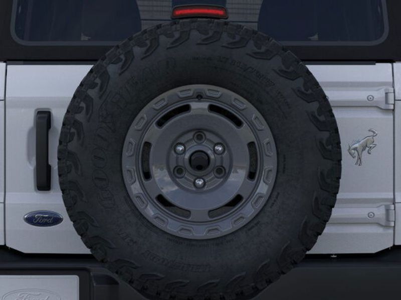 2025 Ford Bronco Base photo 24