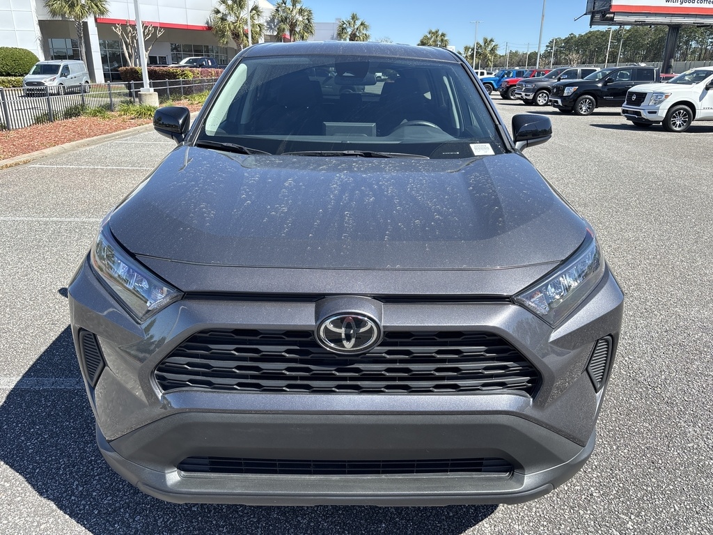 2022 Toyota RAV4 LE photo 8