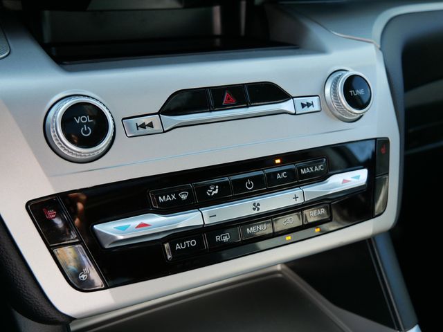 2022 Ford Explorer XLT photo 9