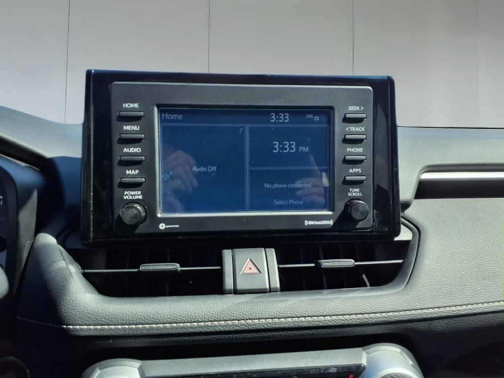 2020 Toyota RAV4 XLE photo 19