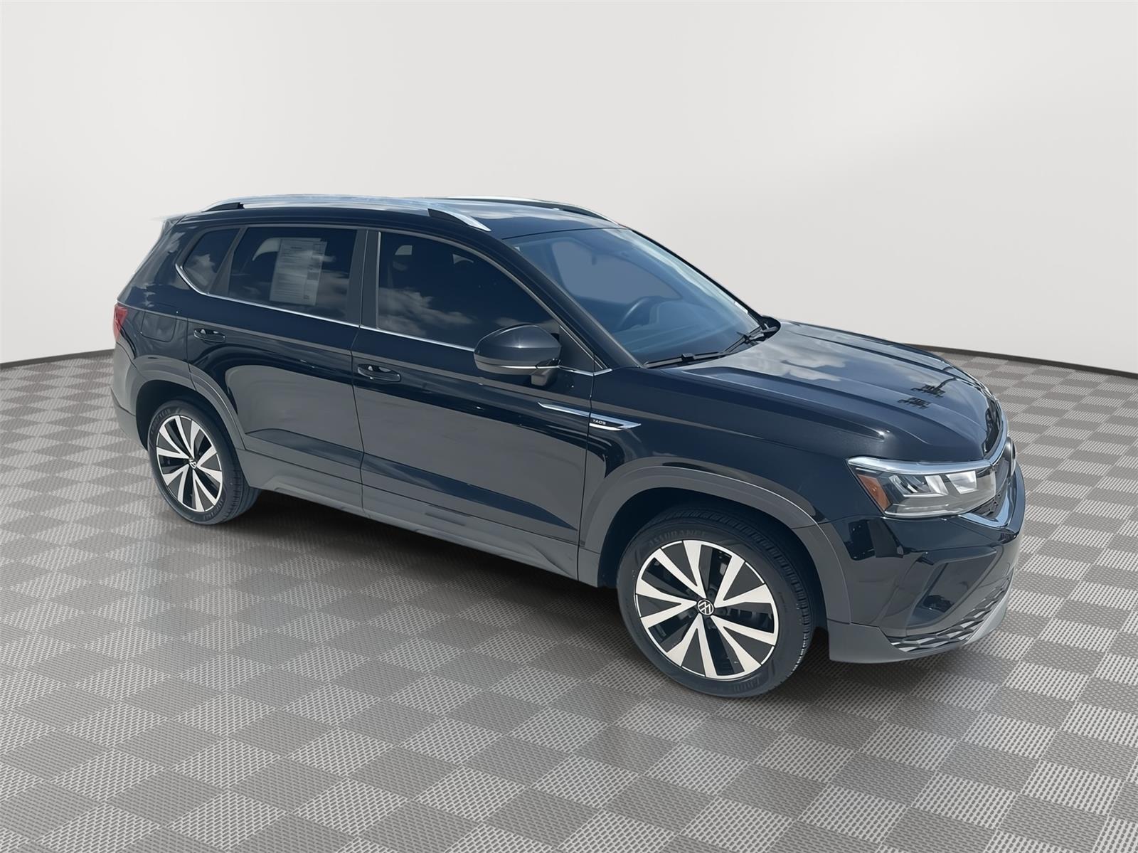 2022 Volkswagen Taos SE photo 3