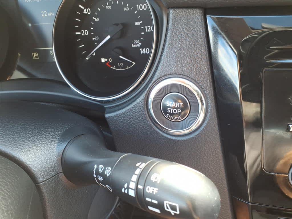 2015 Nissan Rogue SV photo 21
