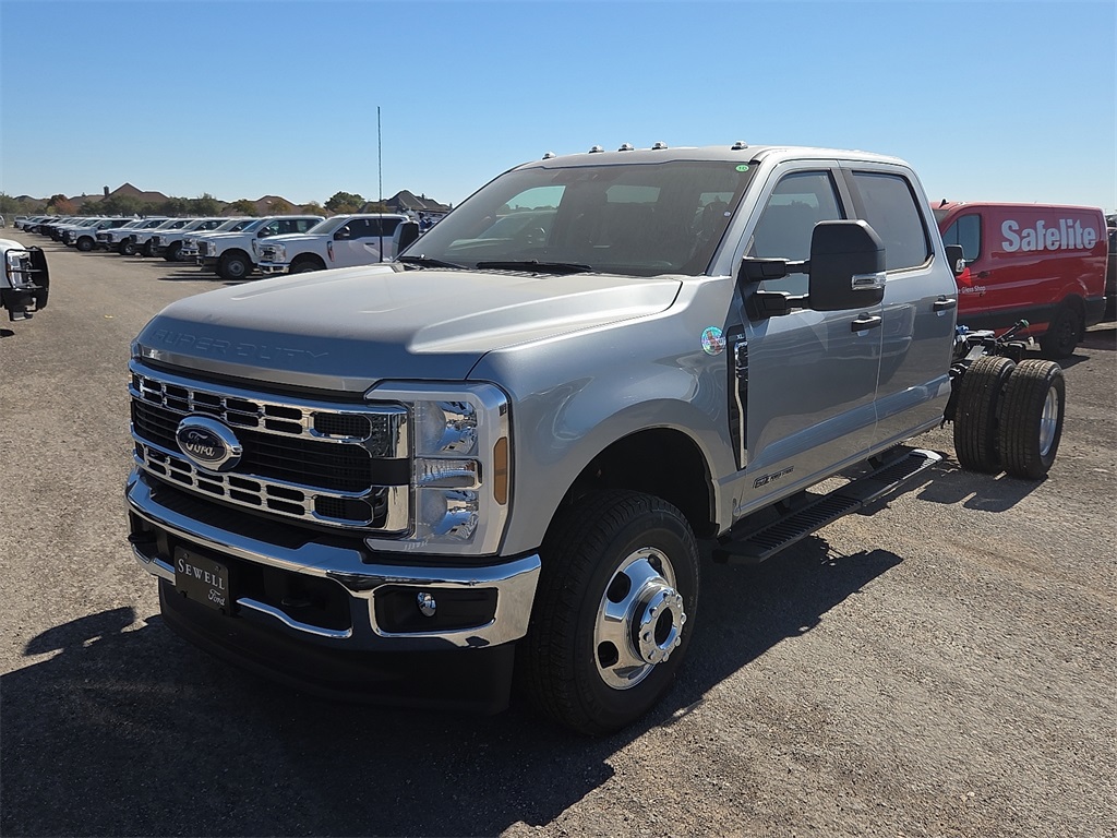 2026 Ford F-350 Super Duty Chassis Cab XL's photo