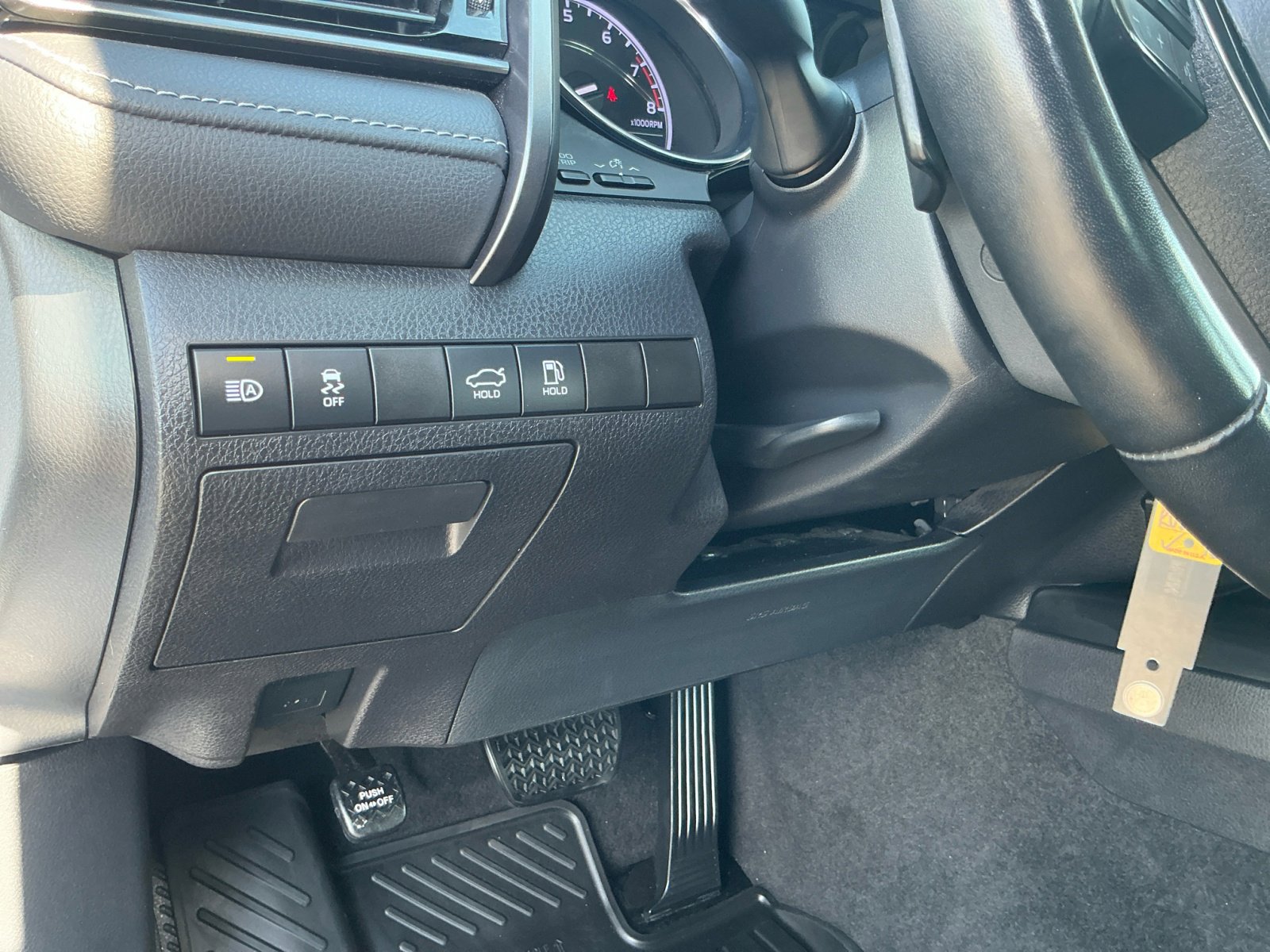 2019 Toyota Camry SE photo 16