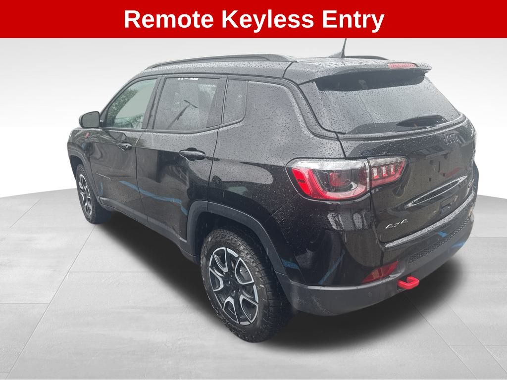 2024 Jeep Compass Trailhawk photo 3