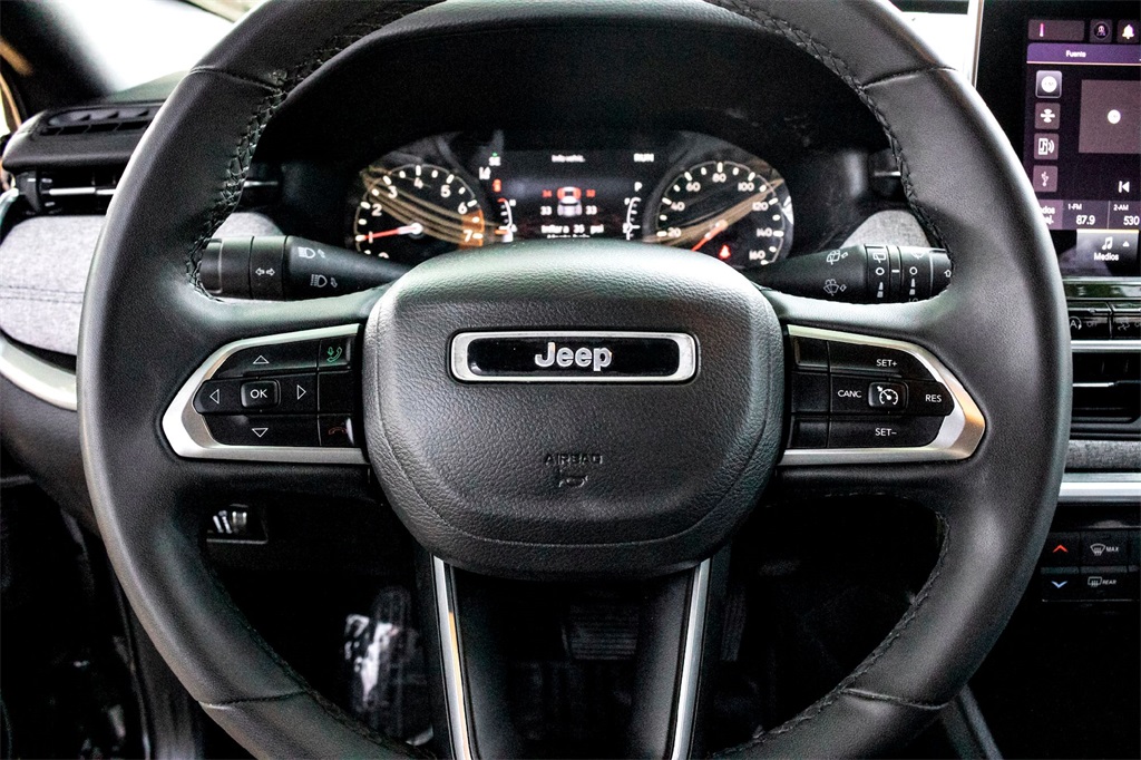 2024 Jeep Compass Latitude photo 16