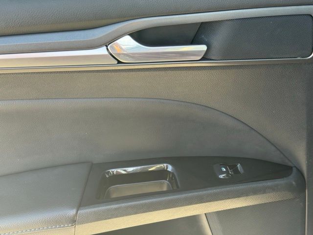 2013 Ford Fusion Titanium photo 13