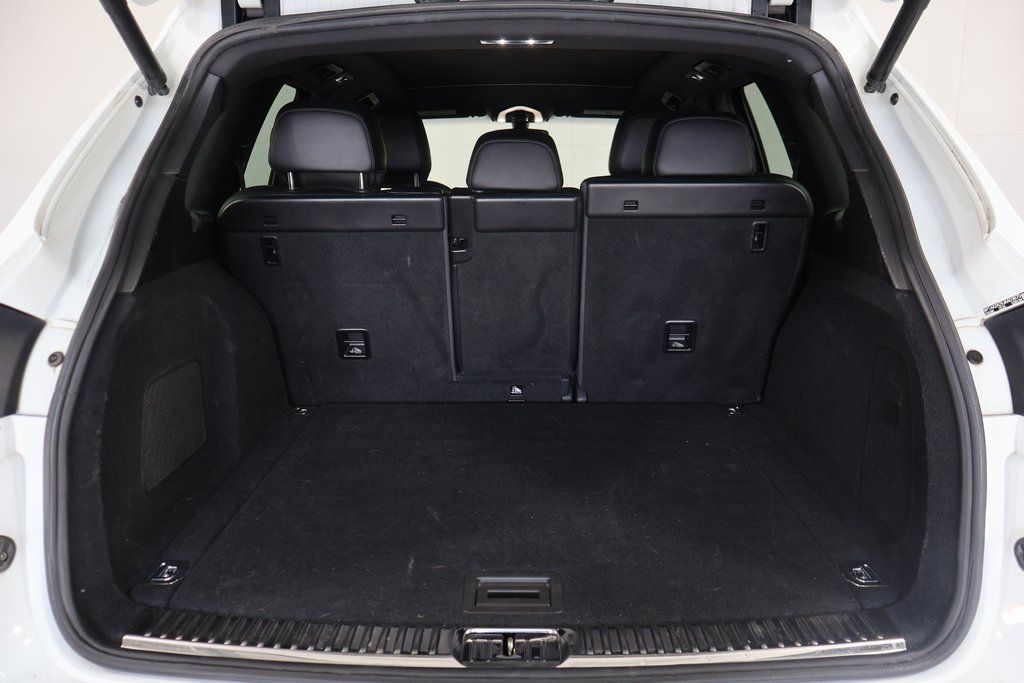 2018 Porsche Cayenne Base Platinum Edition photo 13