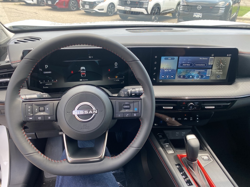 2025 Nissan Kicks SR photo 21