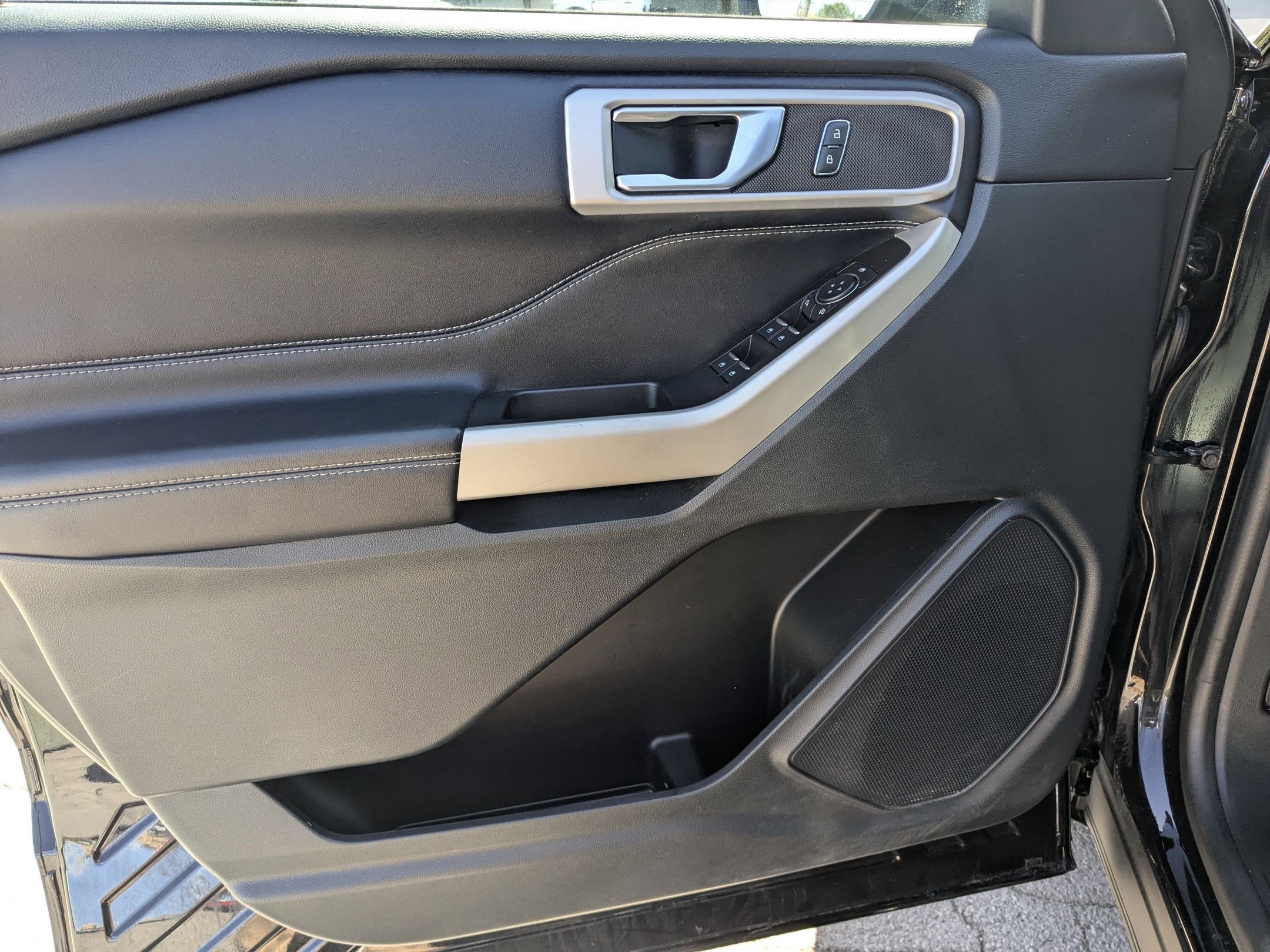 2022 Ford Explorer XLT photo 9