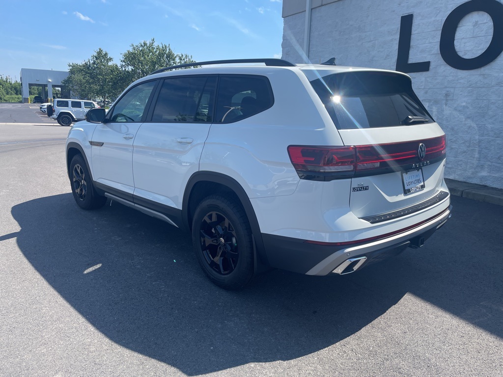 2025 Volkswagen Atlas Peak Edition SE photo 3