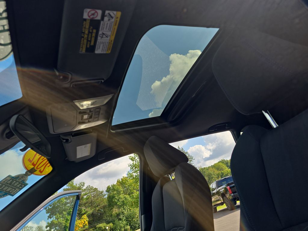 2022 Toyota RAV4 Hybrid SE photo 29