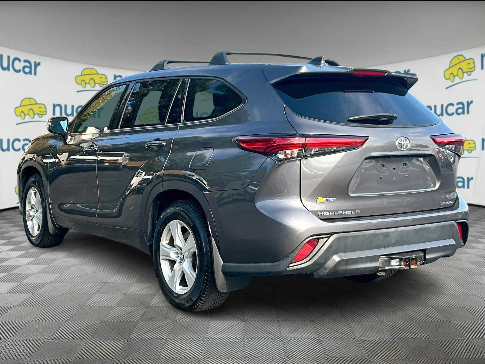 2021 Toyota Highlander LE photo 4