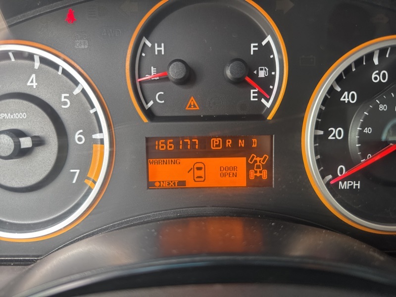 2011 Nissan Titan S Crew Cab photo 11
