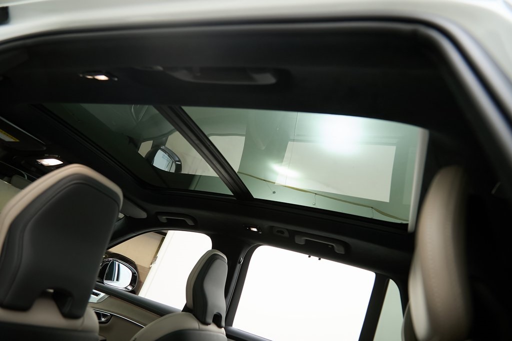 2026 VOLVO XC90 - Image 21