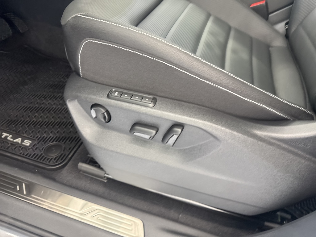 2026 Volkswagen Atlas SEL photo 11