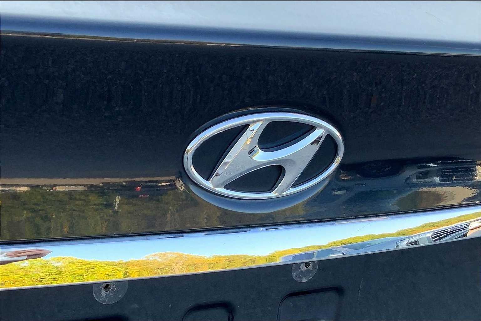 2011 Hyundai Sonata photo 9