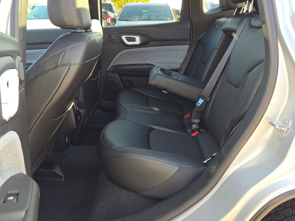 2025 Jeep Compass Latitude photo 16