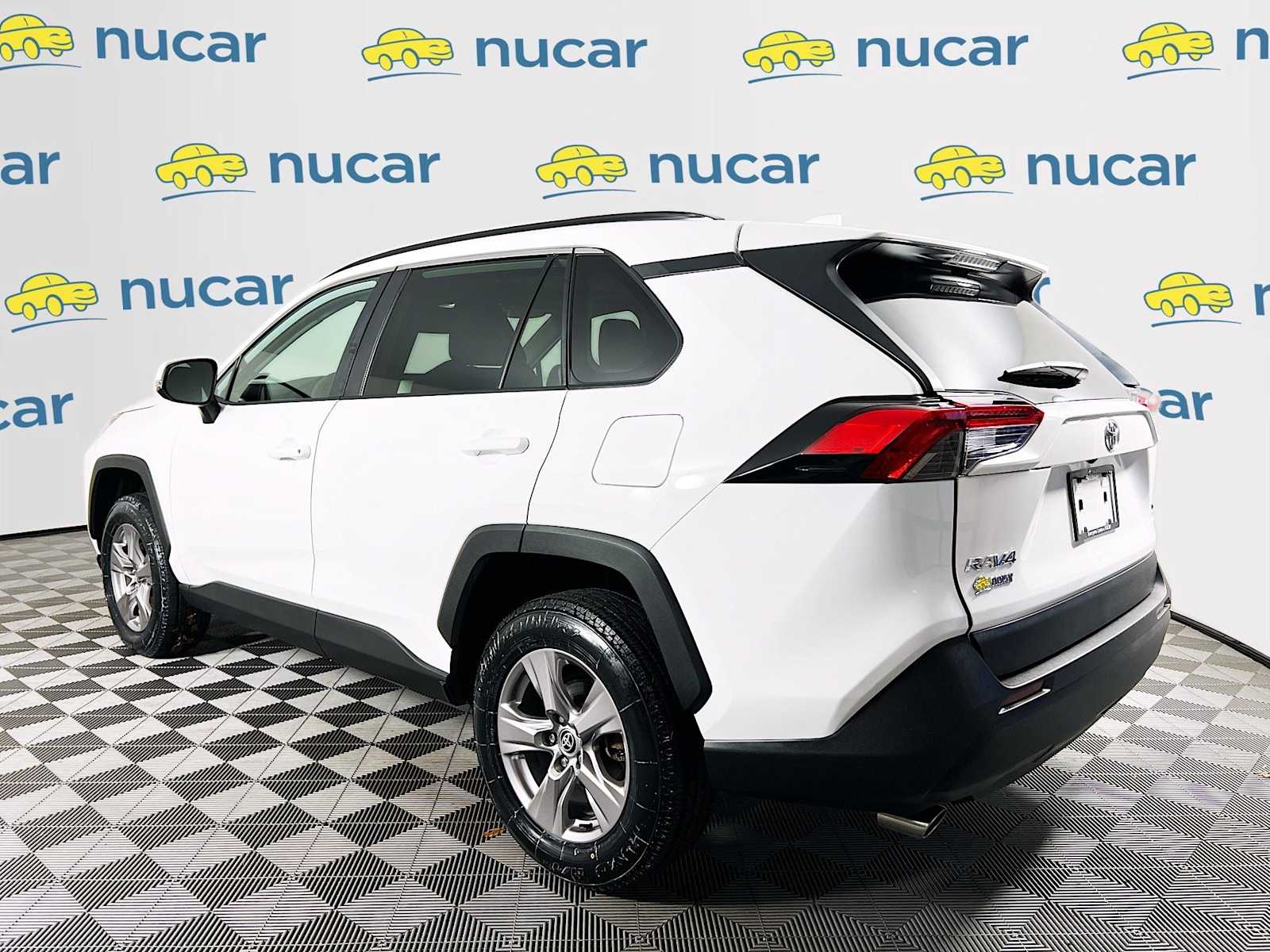 2022 Toyota RAV4 XLE photo 4