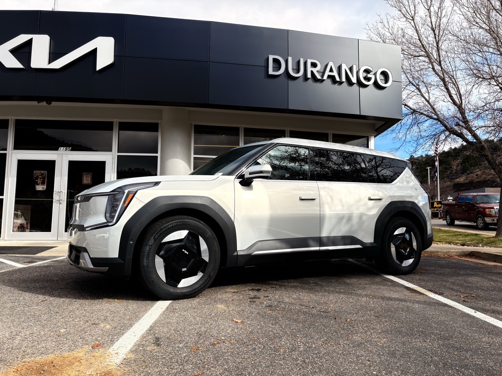 2026 Kia EV9 Wind's photo