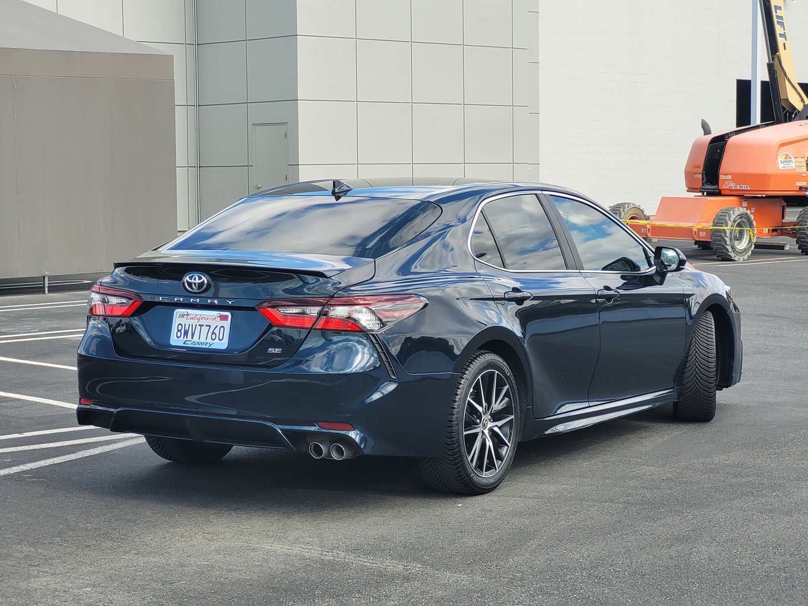 2021 Toyota Camry SE photo 4
