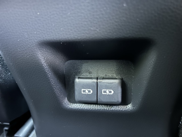 2023 Toyota RAV4 XLE photo 33