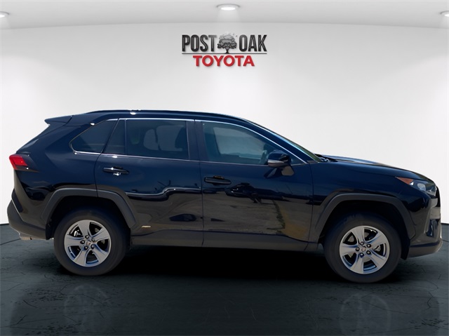 2022 Toyota RAV4 Hybrid LE photo 8