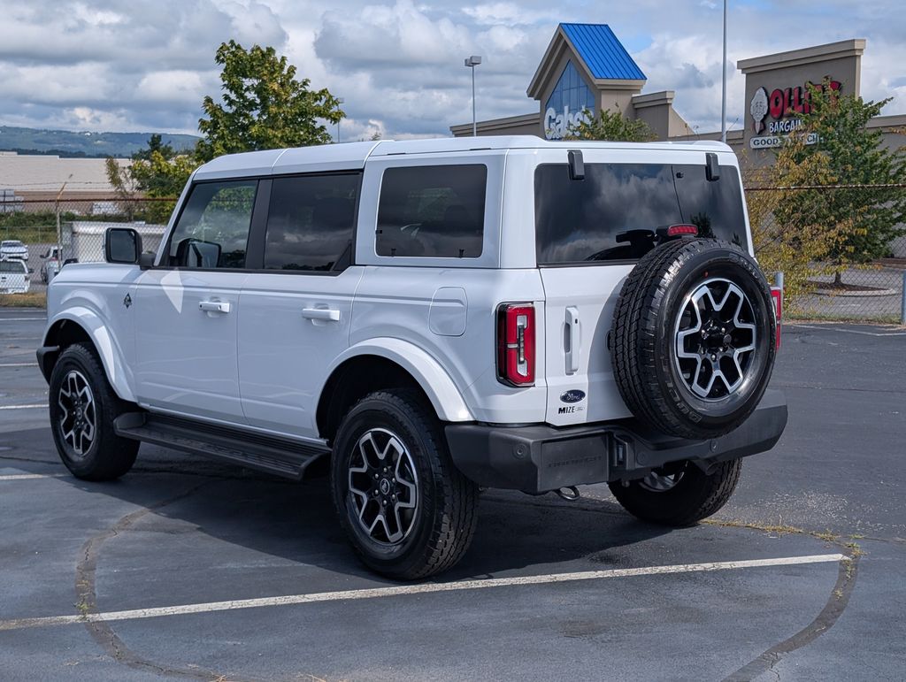 2025 Ford Bronco Outer Banks photo 2