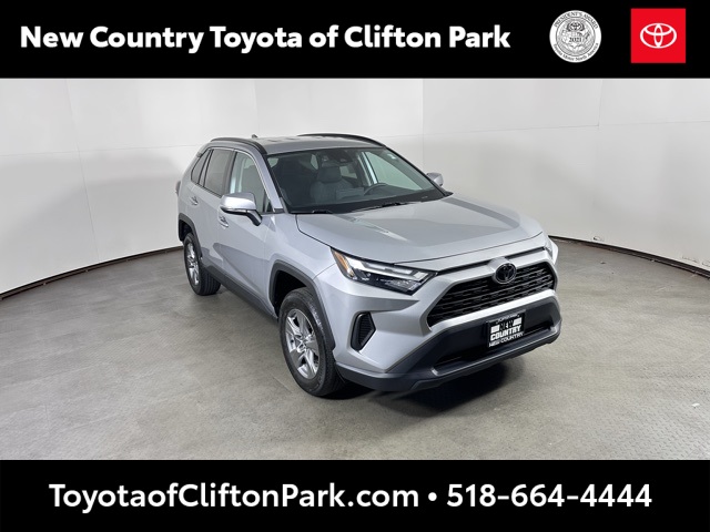 2022 Toyota RAV4 XLE's photo