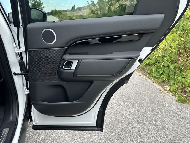 2025 Land Rover Discovery S photo 20