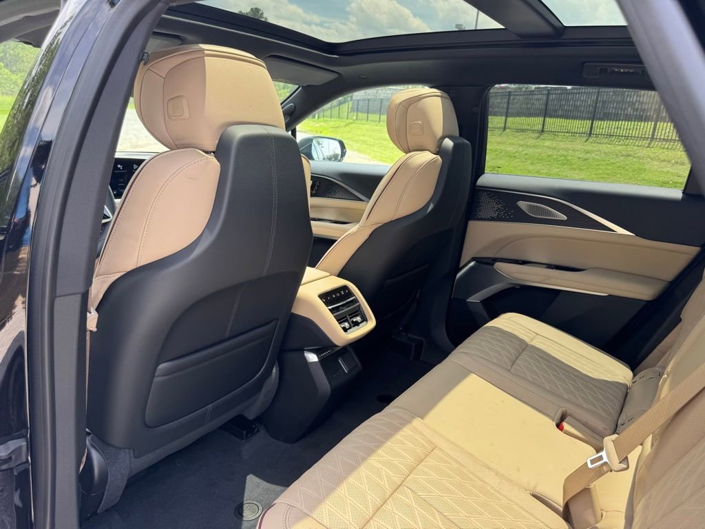 2025 Cadillac Lyriq Luxury photo 22