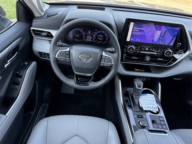 2025 Toyota Highlander Platinum photo 16