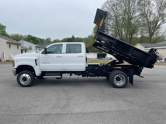 2023 Chevrolet Silverado 5500HD Work Truck photo 2