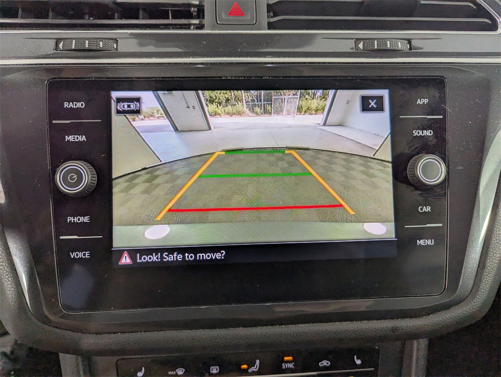2022 Volkswagen Tiguan SE photo 21