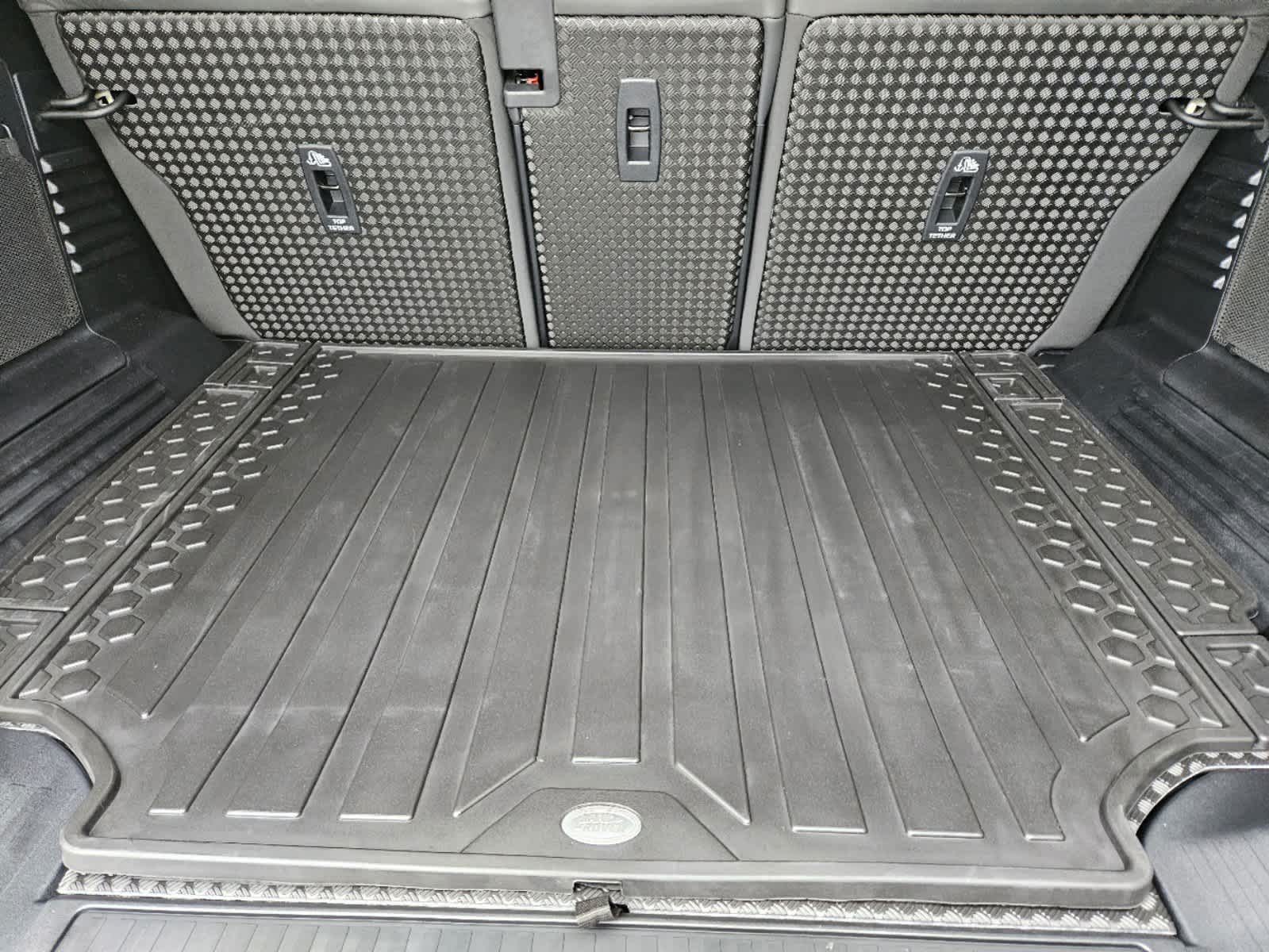 2025 Land Rover Defender 110 X-Dynamic SE photo 29