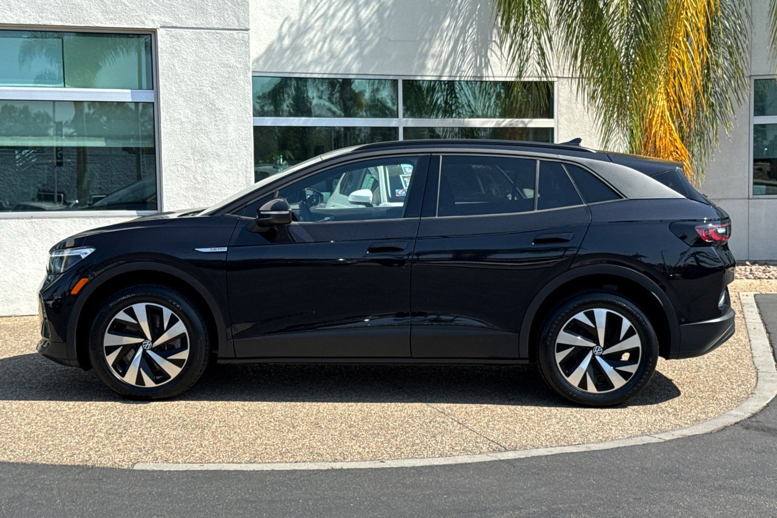 2023 Volkswagen ID.4 Pro photo 7