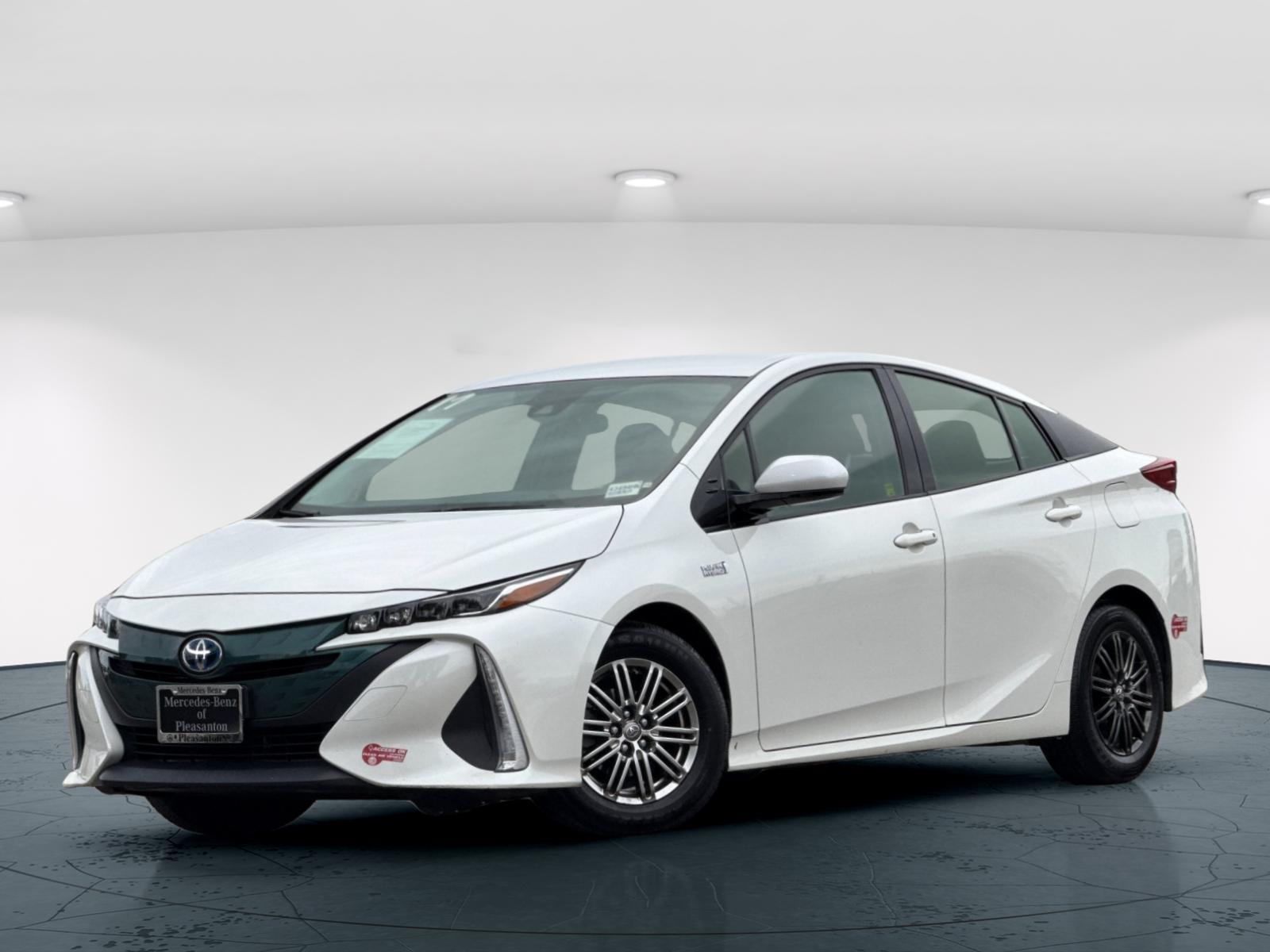 2017 Toyota Prius Prime photo 2